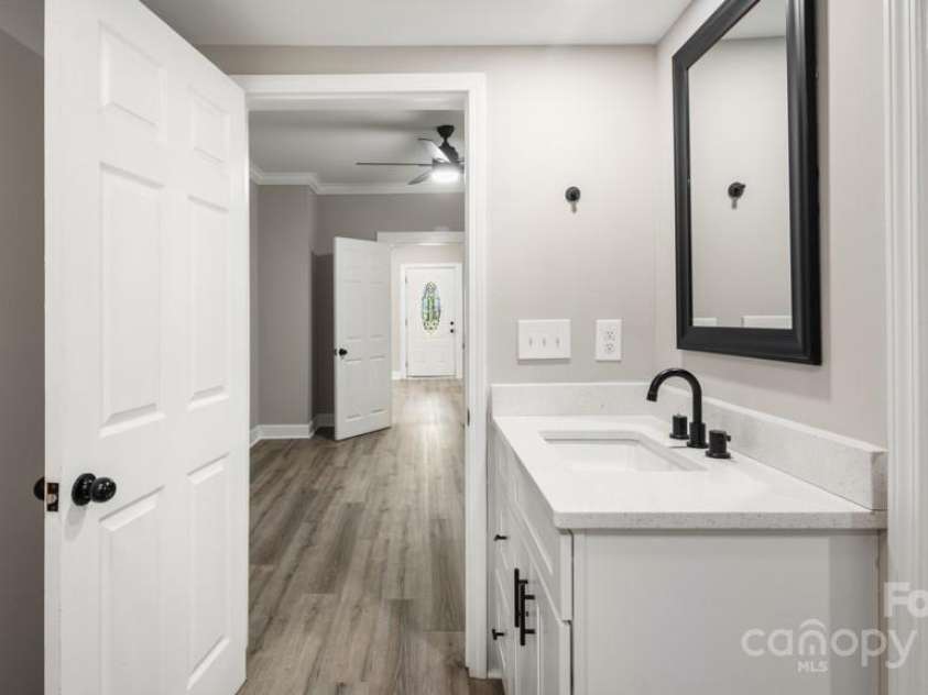 1215 Highland Avenue, Greensboro, NC 27403.  MLS# CAR4288756, YatesRealty ID 31007. 
