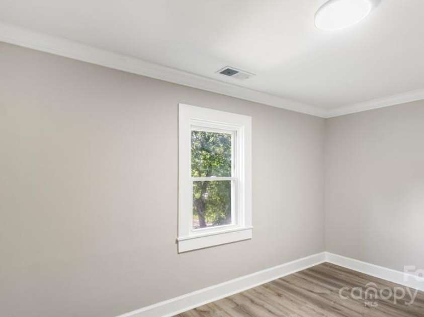 1215 Highland Avenue, Greensboro, NC 27403.  MLS# CAR4288756, YatesRealty ID 31007. 