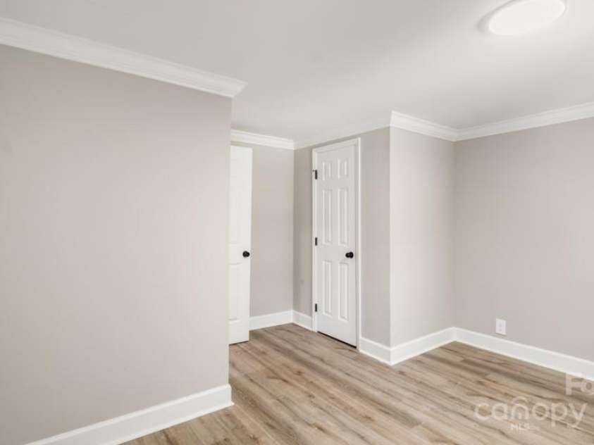 1215 Highland Avenue, Greensboro, NC 27403.  MLS# CAR4288756, YatesRealty ID 31007. 