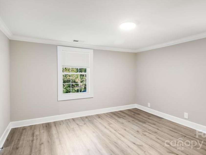 1215 Highland Avenue, Greensboro, NC 27403.  MLS# CAR4288756, YatesRealty ID 31007. 