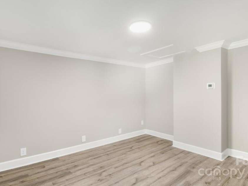 1215 Highland Avenue, Greensboro, NC 27403.  MLS# CAR4288756, YatesRealty ID 31007. 