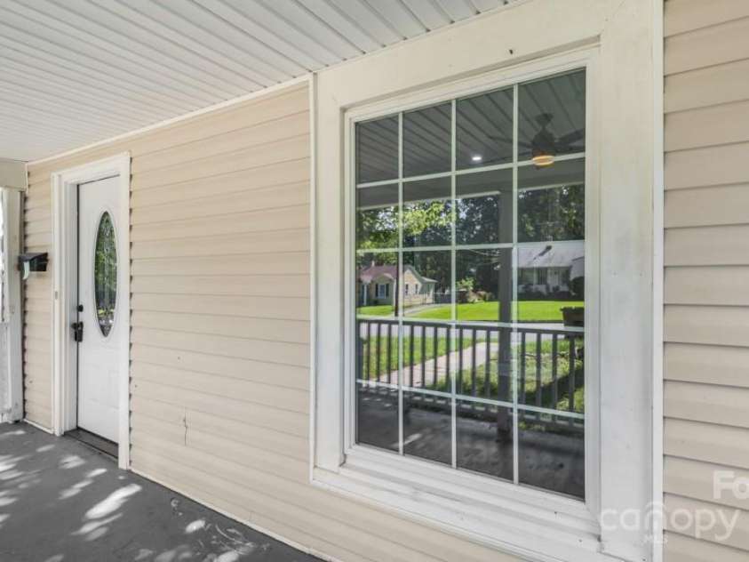 1215 Highland Avenue, Greensboro, NC 27403.  MLS# CAR4288756, YatesRealty ID 31007. 