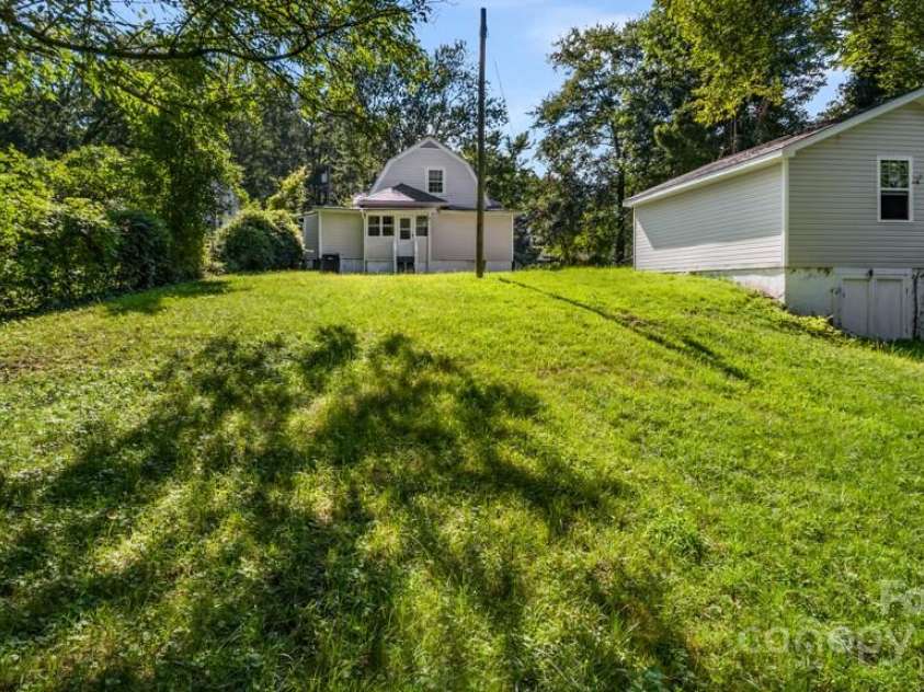 1215 Highland Avenue, Greensboro, NC 27403.  MLS# CAR4288756, YatesRealty ID 31007. 