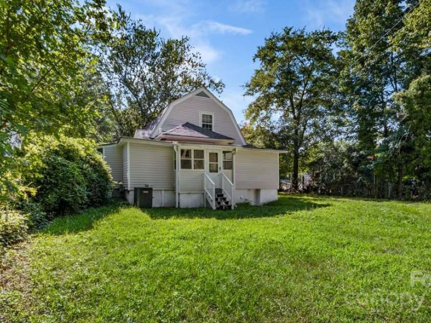 1215 Highland Avenue, Greensboro, NC 27403.  MLS# CAR4288756, YatesRealty ID 31007. 