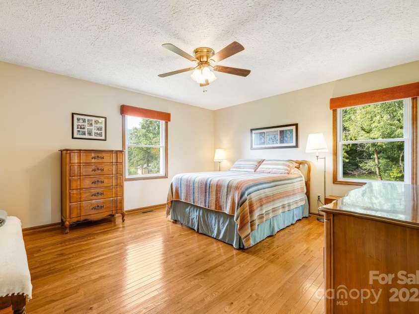 23 Sun Up Lane, Candler, NC 28715.  MLS# CAR4278167, YatesRealty ID 31008. 