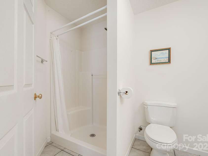 23 Sun Up Lane, Candler, NC 28715.  MLS# CAR4278167, YatesRealty ID 31008. 