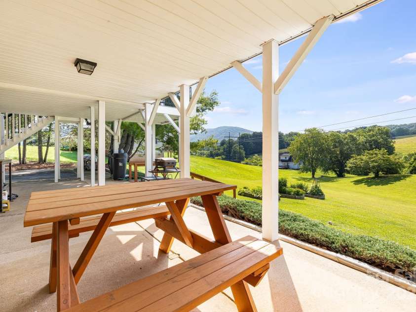 23 Sun Up Lane, Candler, NC 28715.  MLS# CAR4278167, YatesRealty ID 31008. 