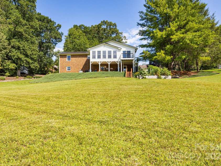 23 Sun Up Lane, Candler, NC 28715.  MLS# CAR4278167, YatesRealty ID 31008. 