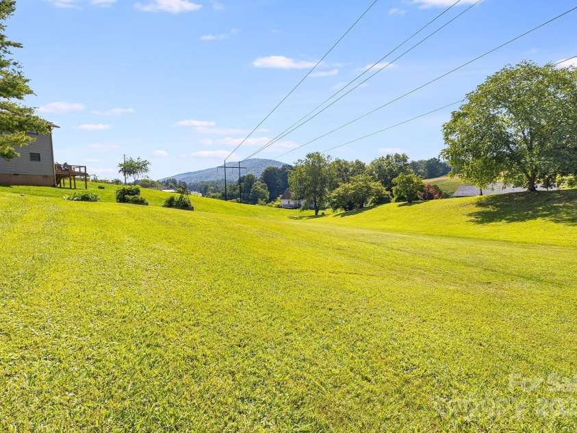 23 Sun Up Lane, Candler, NC 28715.  MLS# CAR4278167, YatesRealty ID 31008. 