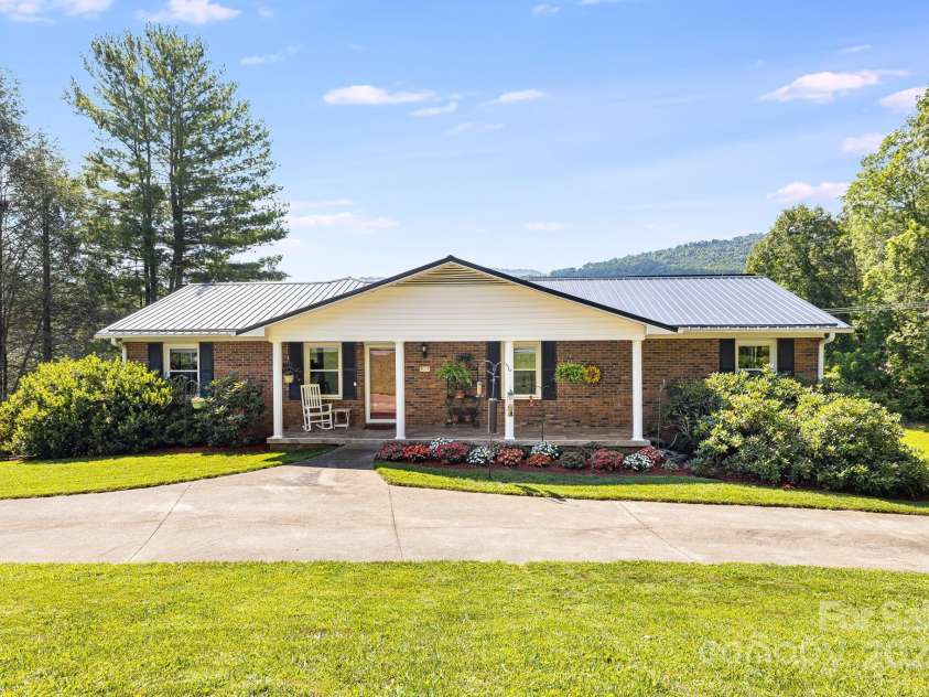 23 Sun Up Lane, Candler, NC 28715.  MLS# CAR4278167, YatesRealty ID 31008. 