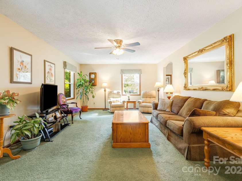 23 Sun Up Lane, Candler, NC 28715.  MLS# CAR4278167, YatesRealty ID 31008. 