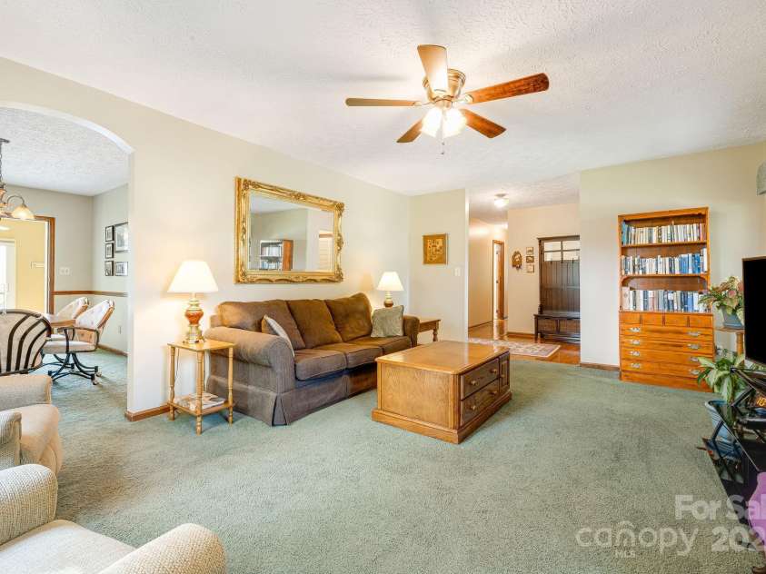 23 Sun Up Lane, Candler, NC 28715.  MLS# CAR4278167, YatesRealty ID 31008. 