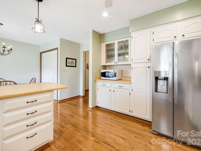 23 Sun Up Lane, Candler, NC 28715.  MLS# CAR4278167, YatesRealty ID 31008. 