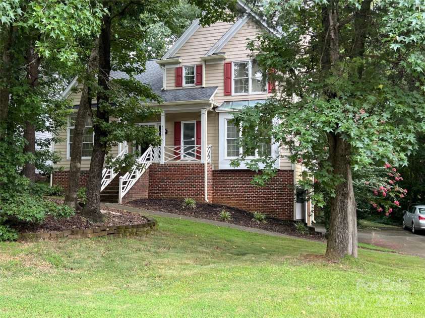 4107 Brownes Ferry Road, Charlotte, NC 28269.  MLS# CAR4288748, YatesRealty ID 31009. 