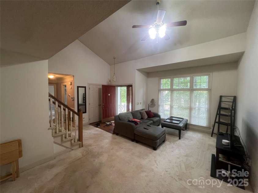 4107 Brownes Ferry Road, Charlotte, NC 28269.  MLS# CAR4288748, YatesRealty ID 31009. Living Room
