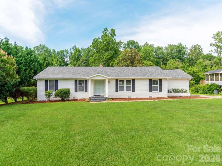 629 Belmorrow Drive, Charlotte, NC 28214.  MLS# CAR4394575, YatesRealty ID 31009. 