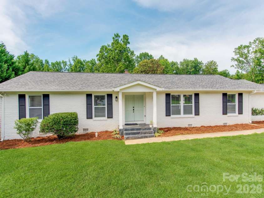 629 Belmorrow Drive, Charlotte, NC 28214.  MLS# CAR4394575, YatesRealty ID 31009. 