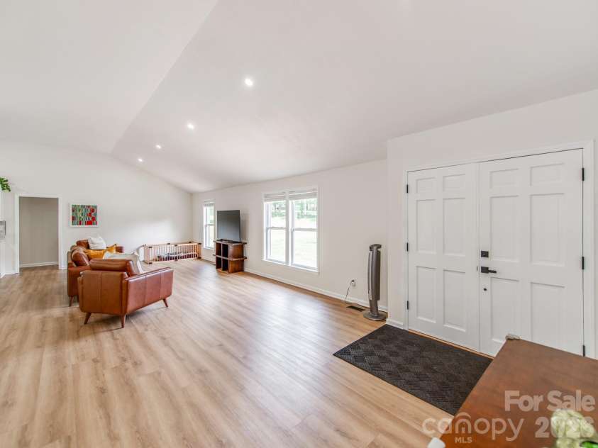 629 Belmorrow Drive, Charlotte, NC 28214.  MLS# CAR4394575, YatesRealty ID 31009. 