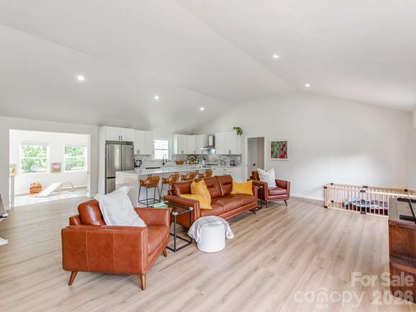629 Belmorrow Drive, Charlotte, NC 28214.  MLS# CAR4394575, YatesRealty ID 31009. 