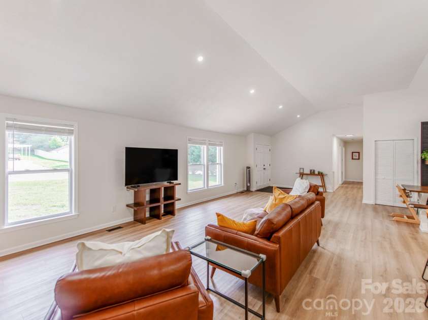 629 Belmorrow Drive, Charlotte, NC 28214.  MLS# CAR4394575, YatesRealty ID 31009. 