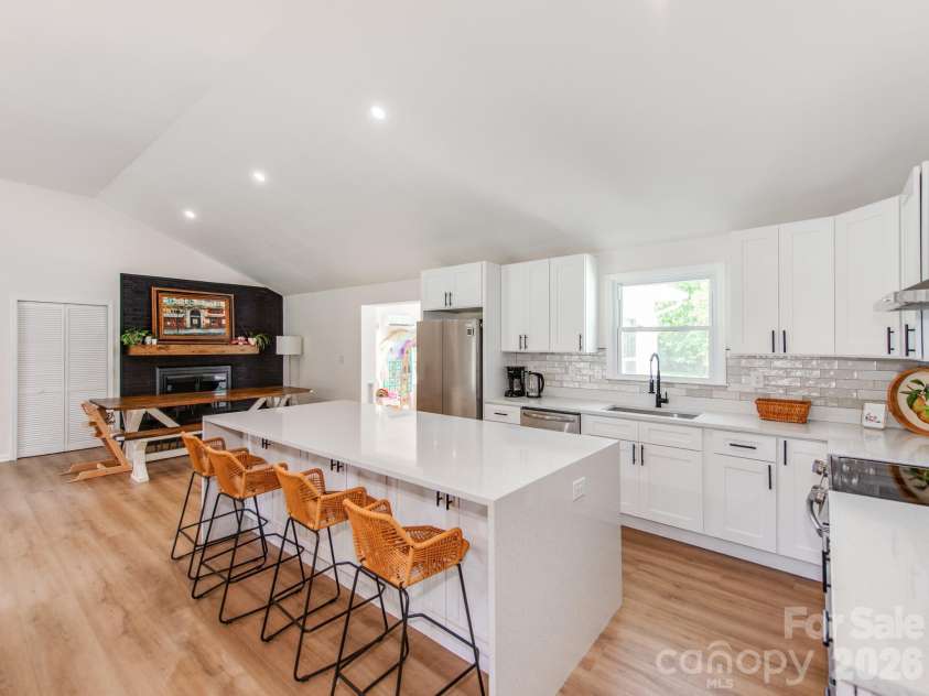 629 Belmorrow Drive, Charlotte, NC 28214.  MLS# CAR4394575, YatesRealty ID 31009. 