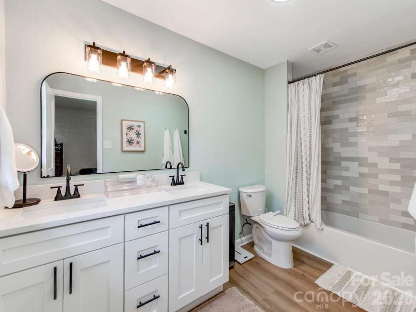629 Belmorrow Drive, Charlotte, NC 28214.  MLS# CAR4394575, YatesRealty ID 31009. 