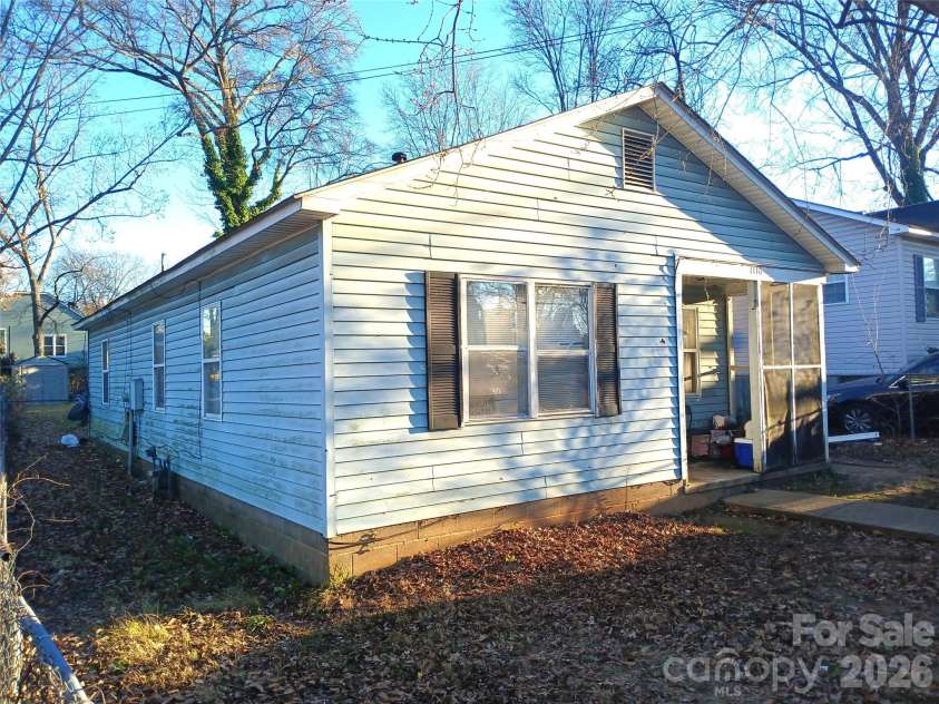 1116 Harrill Street, Charlotte, NC 28205.  MLS# CAR4335987, YatesRealty ID 3101. 