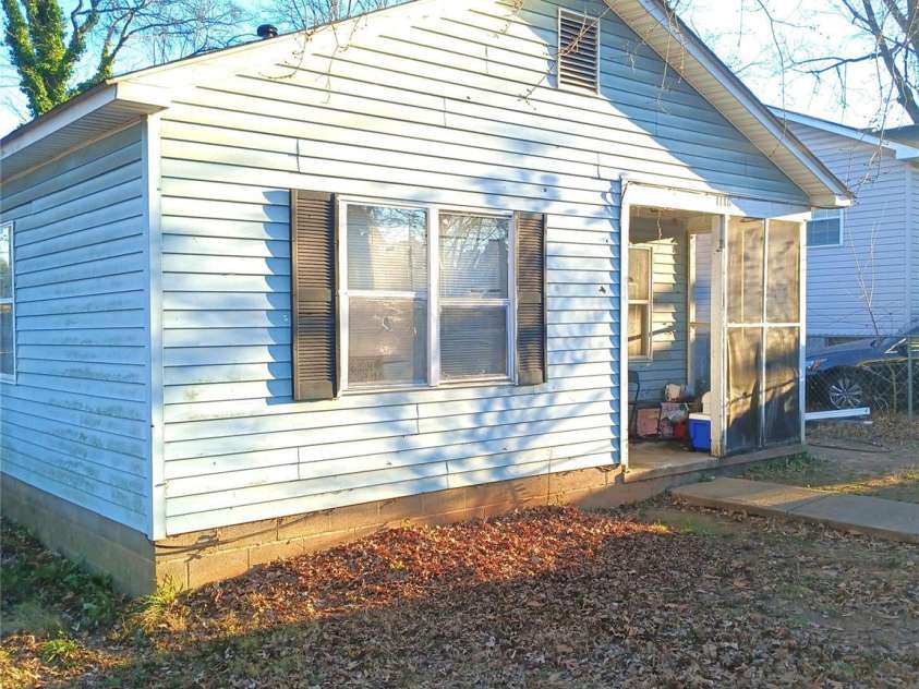 1116 Harrill Street, Charlotte, NC 28205.  MLS# CAR4335987, YatesRealty ID 3101. 