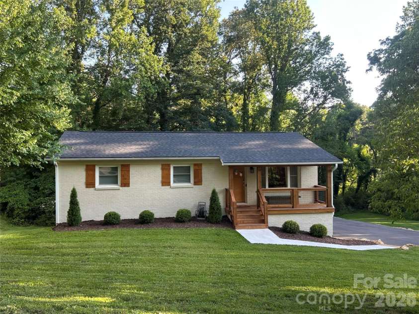 10 Oakwood Drive, Weaverville, NC 28787.  MLS# CAR4394704, YatesRealty ID 31011. 