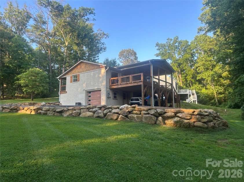 10 Oakwood Drive, Weaverville, NC 28787.  MLS# CAR4394704, YatesRealty ID 31011. 