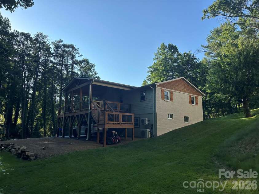 10 Oakwood Drive, Weaverville, NC 28787.  MLS# CAR4394704, YatesRealty ID 31011. 