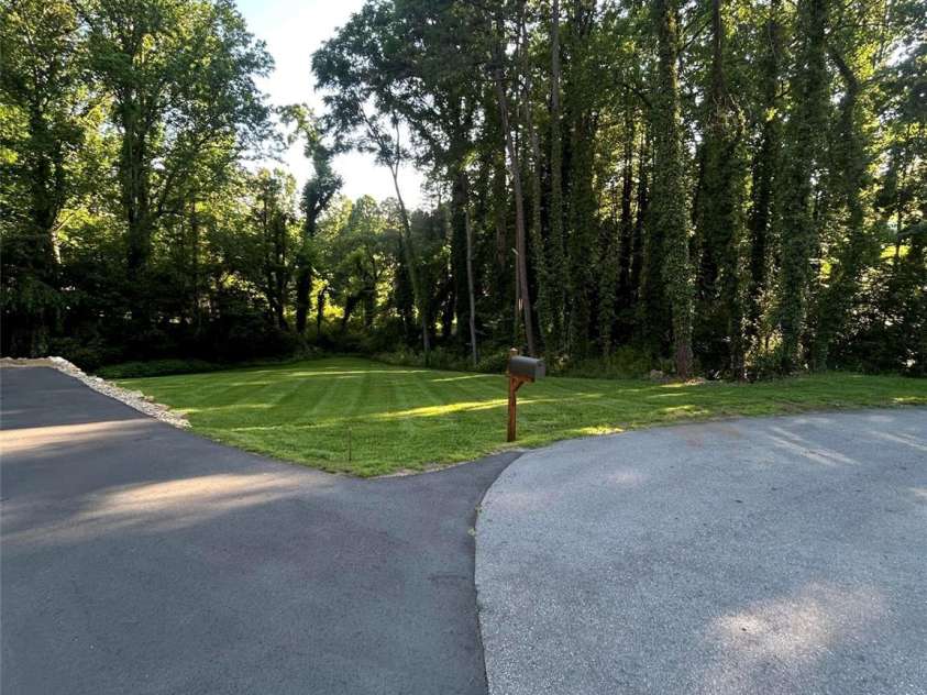 10 Oakwood Drive, Weaverville, NC 28787.  MLS# CAR4394704, YatesRealty ID 31011. 