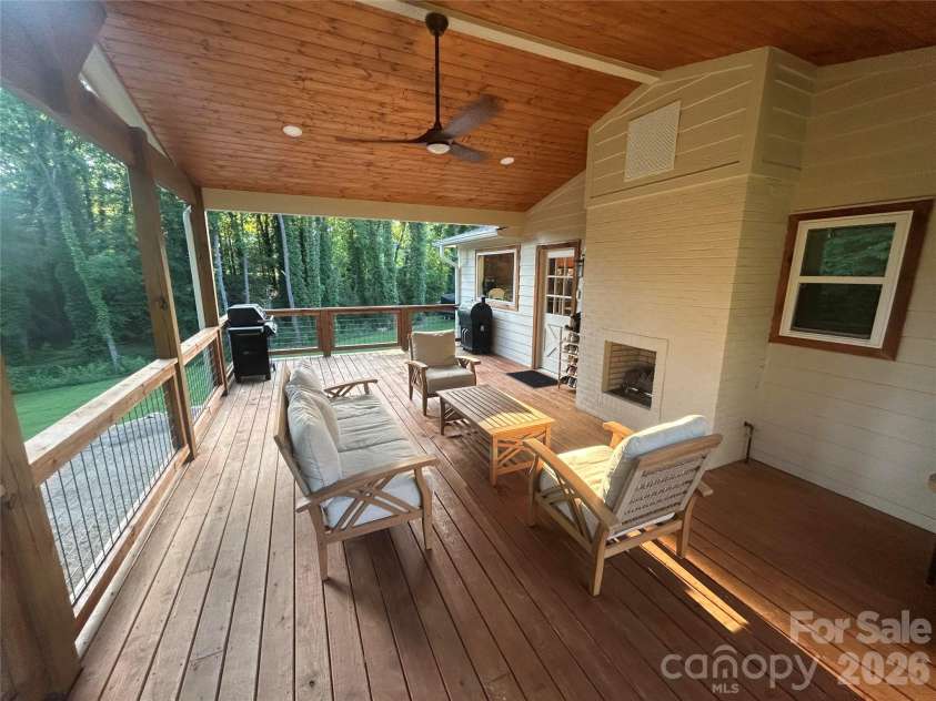 10 Oakwood Drive, Weaverville, NC 28787.  MLS# CAR4394704, YatesRealty ID 31011. 