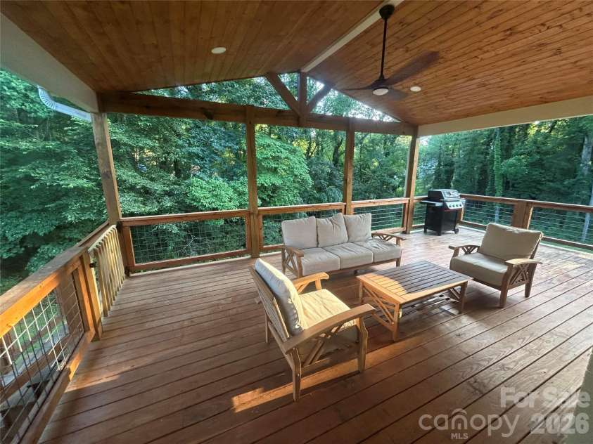 10 Oakwood Drive, Weaverville, NC 28787.  MLS# CAR4394704, YatesRealty ID 31011. 