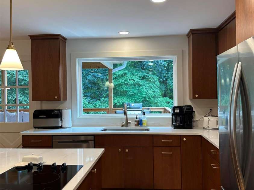 10 Oakwood Drive, Weaverville, NC 28787.  MLS# CAR4394704, YatesRealty ID 31011. 