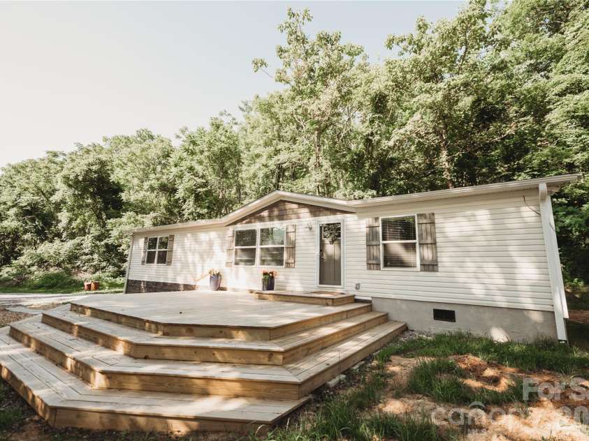 17 Hickory Acres Road, Hendersonville, NC 28792.  MLS# CAR4394130, YatesRealty ID 31013. 