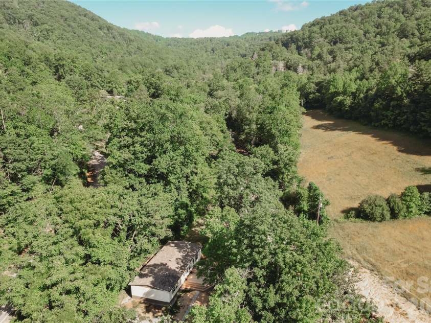 17 Hickory Acres Road, Hendersonville, NC 28792.  MLS# CAR4394130, YatesRealty ID 31013. 