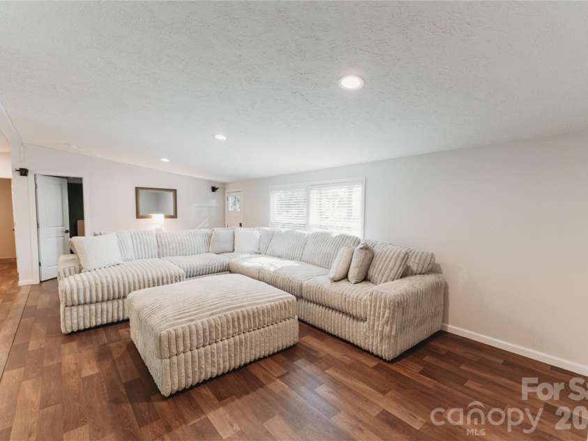 17 Hickory Acres Road, Hendersonville, NC 28792.  MLS# CAR4394130, YatesRealty ID 31013. 