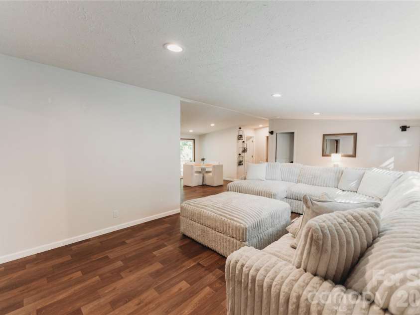 17 Hickory Acres Road, Hendersonville, NC 28792.  MLS# CAR4394130, YatesRealty ID 31013. 