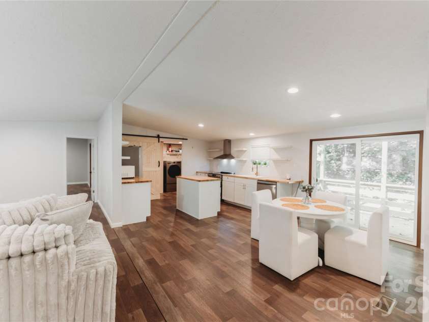 17 Hickory Acres Road, Hendersonville, NC 28792.  MLS# CAR4394130, YatesRealty ID 31013. 