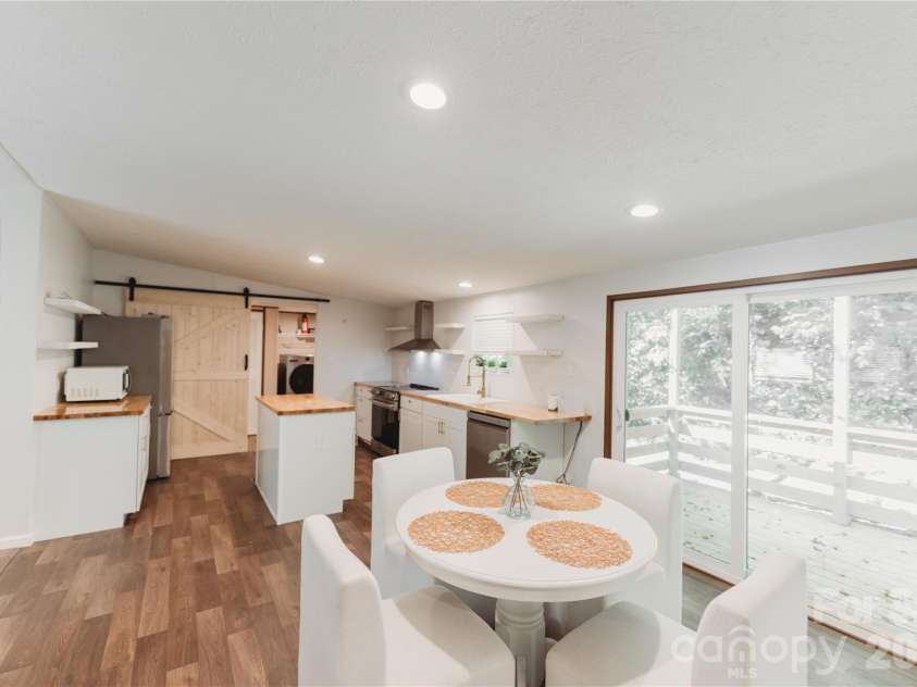 17 Hickory Acres Road, Hendersonville, NC 28792.  MLS# CAR4394130, YatesRealty ID 31013. 