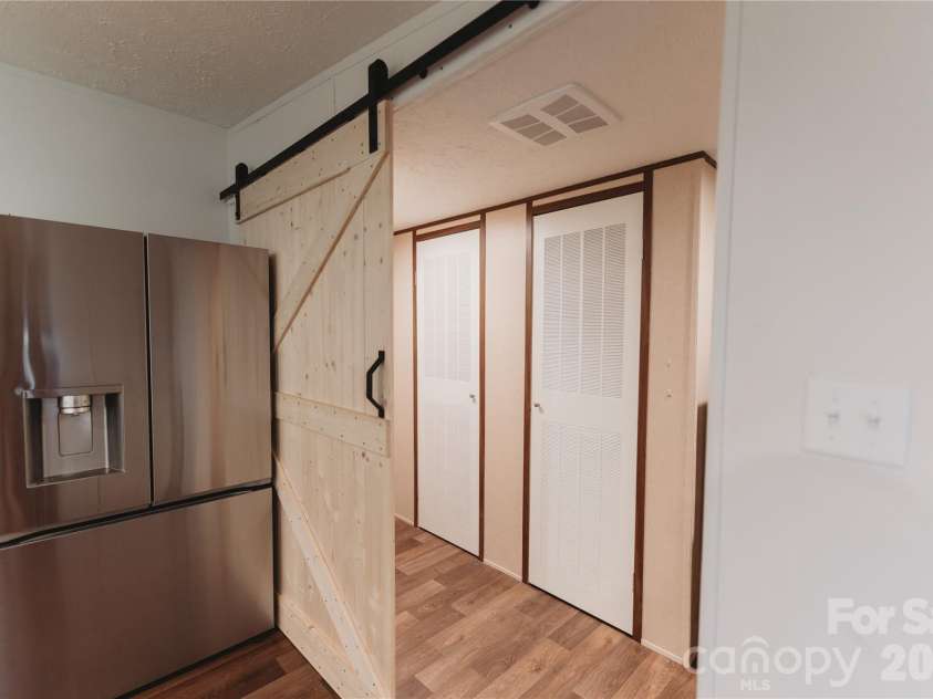 17 Hickory Acres Road, Hendersonville, NC 28792.  MLS# CAR4394130, YatesRealty ID 31013. 