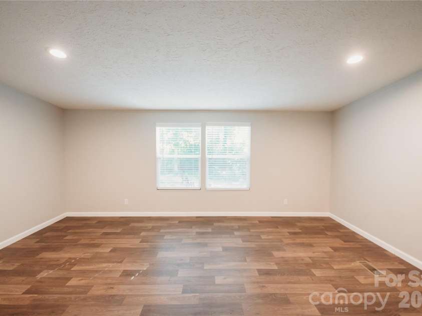 17 Hickory Acres Road, Hendersonville, NC 28792.  MLS# CAR4394130, YatesRealty ID 31013. 