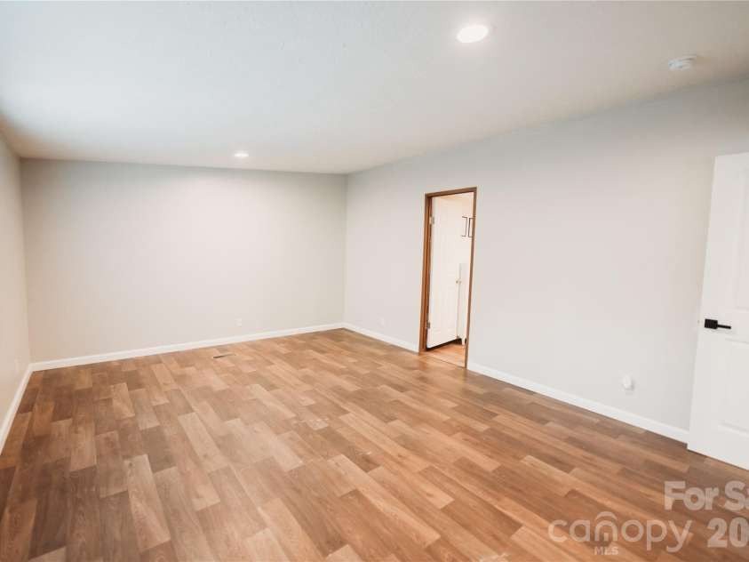 17 Hickory Acres Road, Hendersonville, NC 28792.  MLS# CAR4394130, YatesRealty ID 31013. 