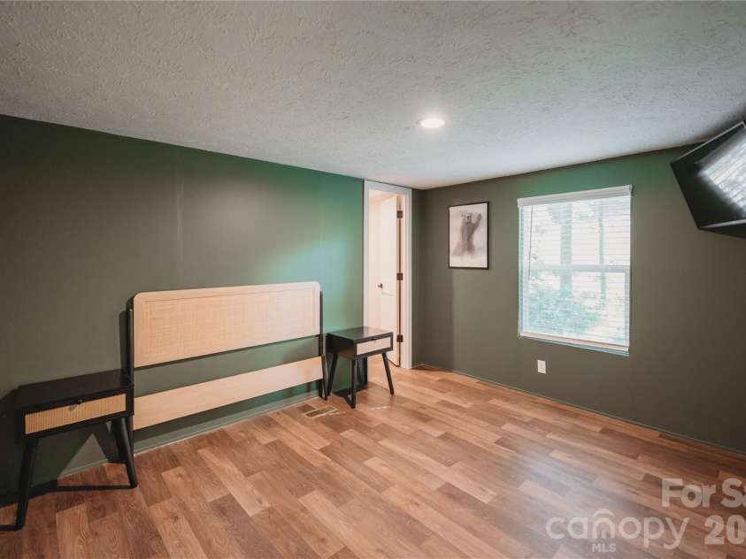 17 Hickory Acres Road, Hendersonville, NC 28792.  MLS# CAR4394130, YatesRealty ID 31013. 