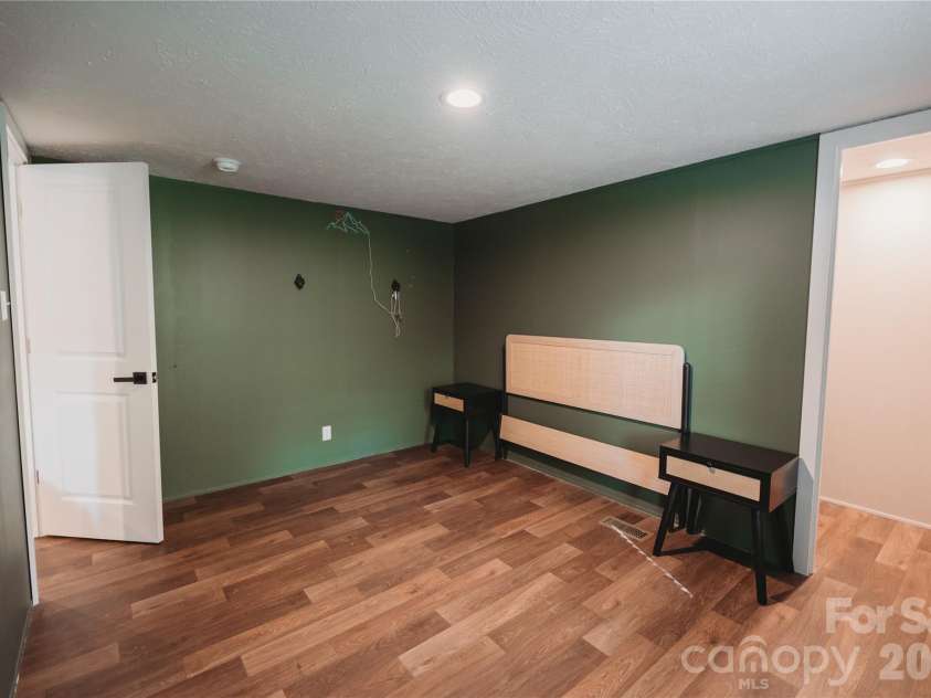 17 Hickory Acres Road, Hendersonville, NC 28792.  MLS# CAR4394130, YatesRealty ID 31013. 