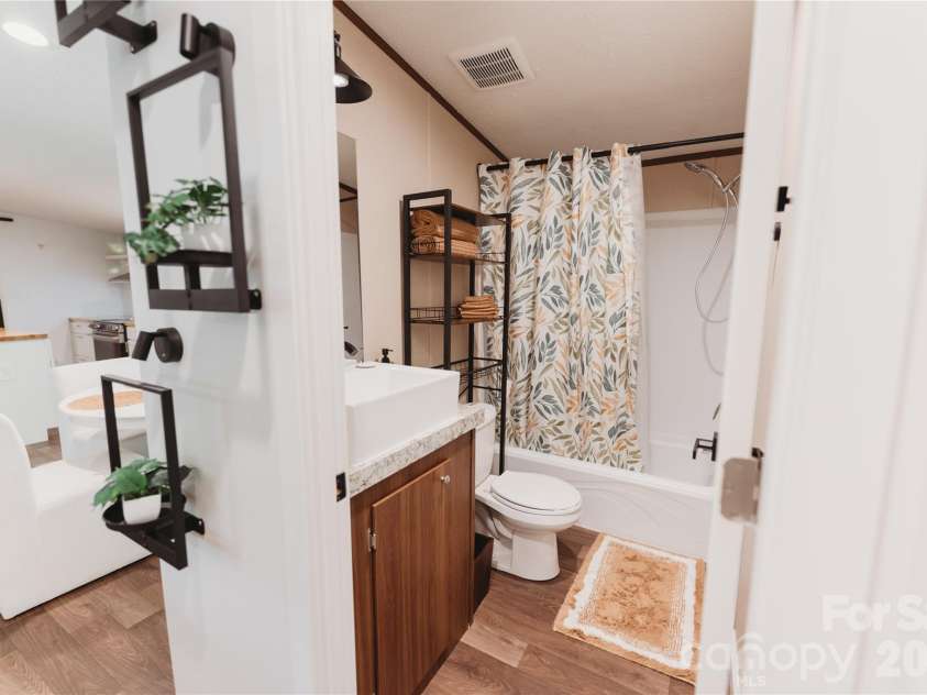 17 Hickory Acres Road, Hendersonville, NC 28792.  MLS# CAR4394130, YatesRealty ID 31013. 