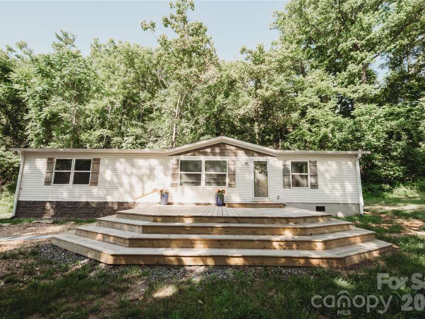 17 Hickory Acres Road, Hendersonville, NC 28792.  MLS# CAR4394130, YatesRealty ID 31013. 