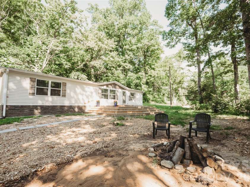 17 Hickory Acres Road, Hendersonville, NC 28792.  MLS# CAR4394130, YatesRealty ID 31013. 
