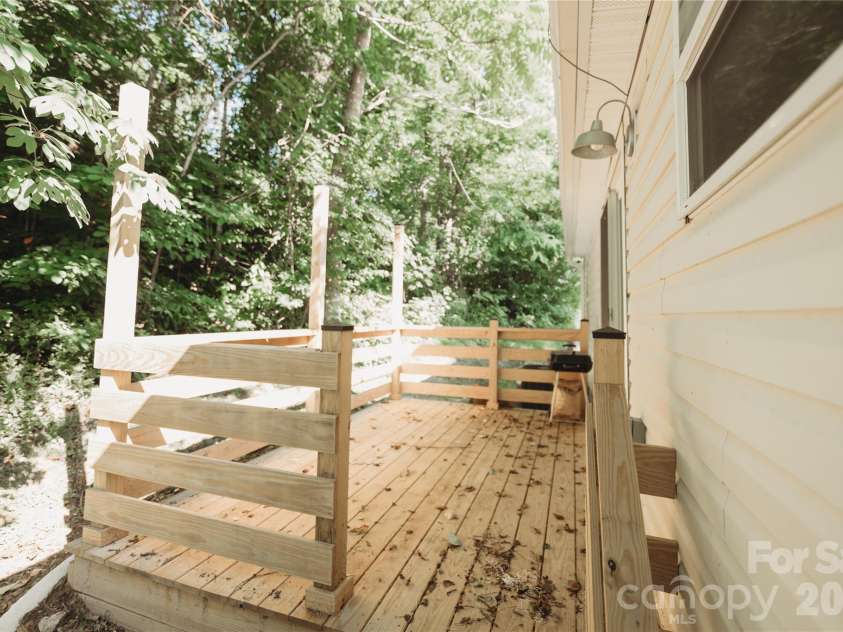 17 Hickory Acres Road, Hendersonville, NC 28792.  MLS# CAR4394130, YatesRealty ID 31013. 